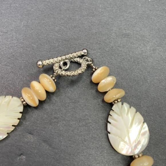 Mother of Pearl Leaf Necklace & Earring Set Vintage - Picture 4 of 7